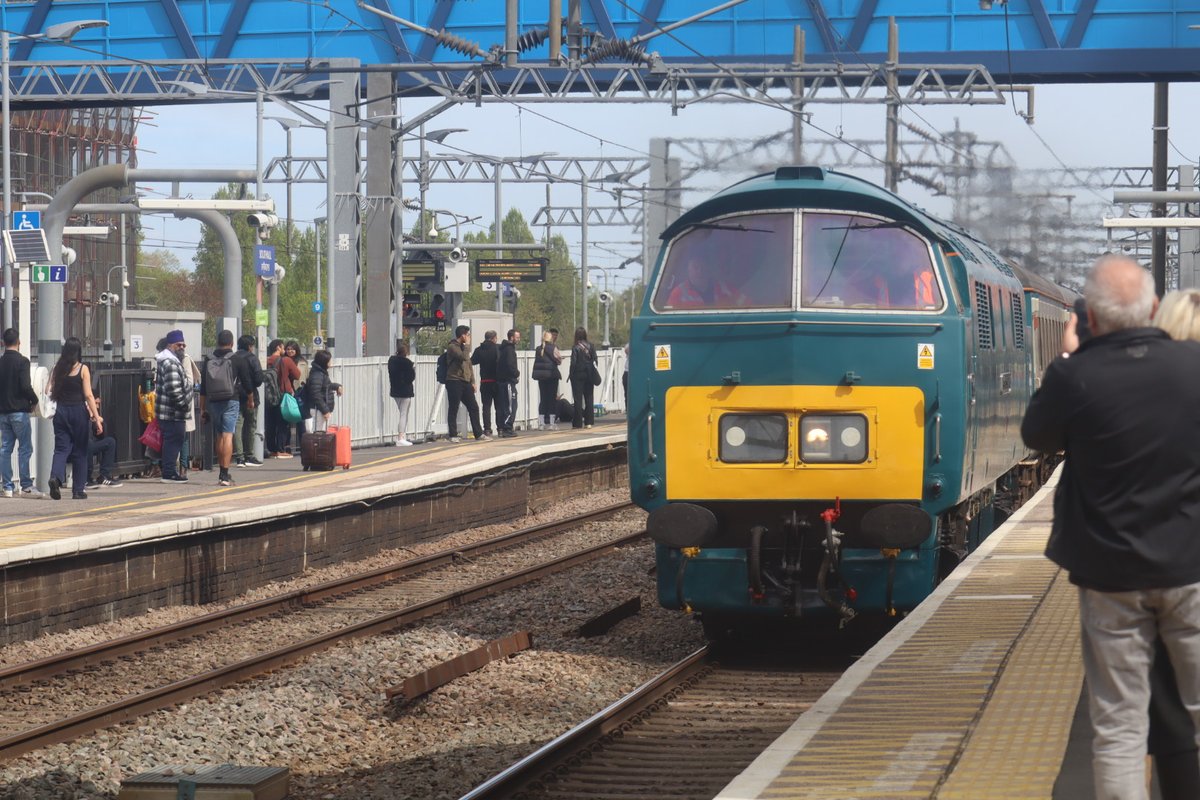 TransportDarik's tweet image. An incredible and majestic sight to see at Southall Station last sunday was D1015 'Western Champion' and Class 57 (57 303) running a special railtour towards to Birmingham New Street. #class52 #class57 #southall #uk #london #railways #trains #trainspotting #railway