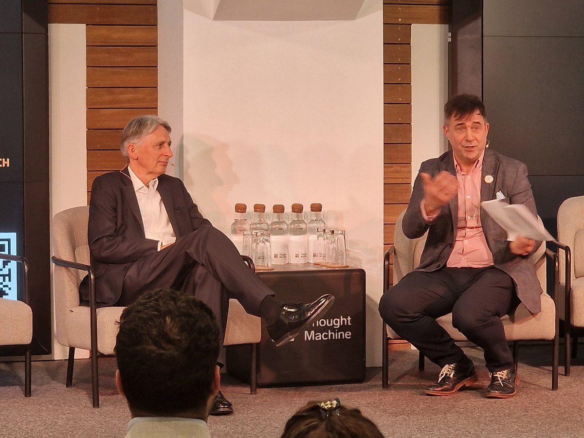 'Don't assume that your world view will be shared or even understood' @PhilipHammondUK recommends building understanding between public and private sector, in conversation with @Juergen_Maier @vocL_UK @thoughtmachine #AI #automation