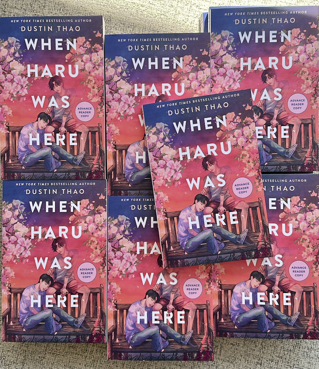 advance copies of HARU just showed up to my doorstop!!! look how beautiful they are 🥹🥹🥹🥹

You can preorder signed and personalized copies here: booksofwonder.com/products/97812…