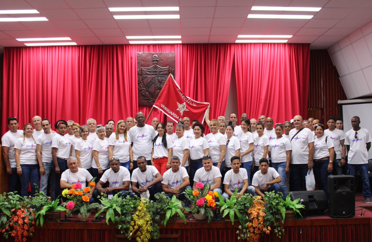 GeorgeBatistaP2's tweet photo. Como parte de las actividades por el #1Mayo, se hace entrega de la Bandera de Vanguardia Nacional a las UEB de Geysel y la EMGEF en  Santi Spíritus. Muchas Felicidades.
#PorCubaJuntosCreamos @UlisesGuilarte @AlfredoLpezVald @EnergiaMinasCub https://t.co/BEkvIEnXOL