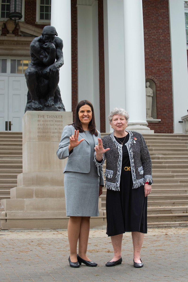 Was honored to host @VADepSecTanya Bradsher on campus yesterday. Thank you for attending a roundtable discussion with our veteran students/staff, speaking with me and interviewing with the student newspaper!