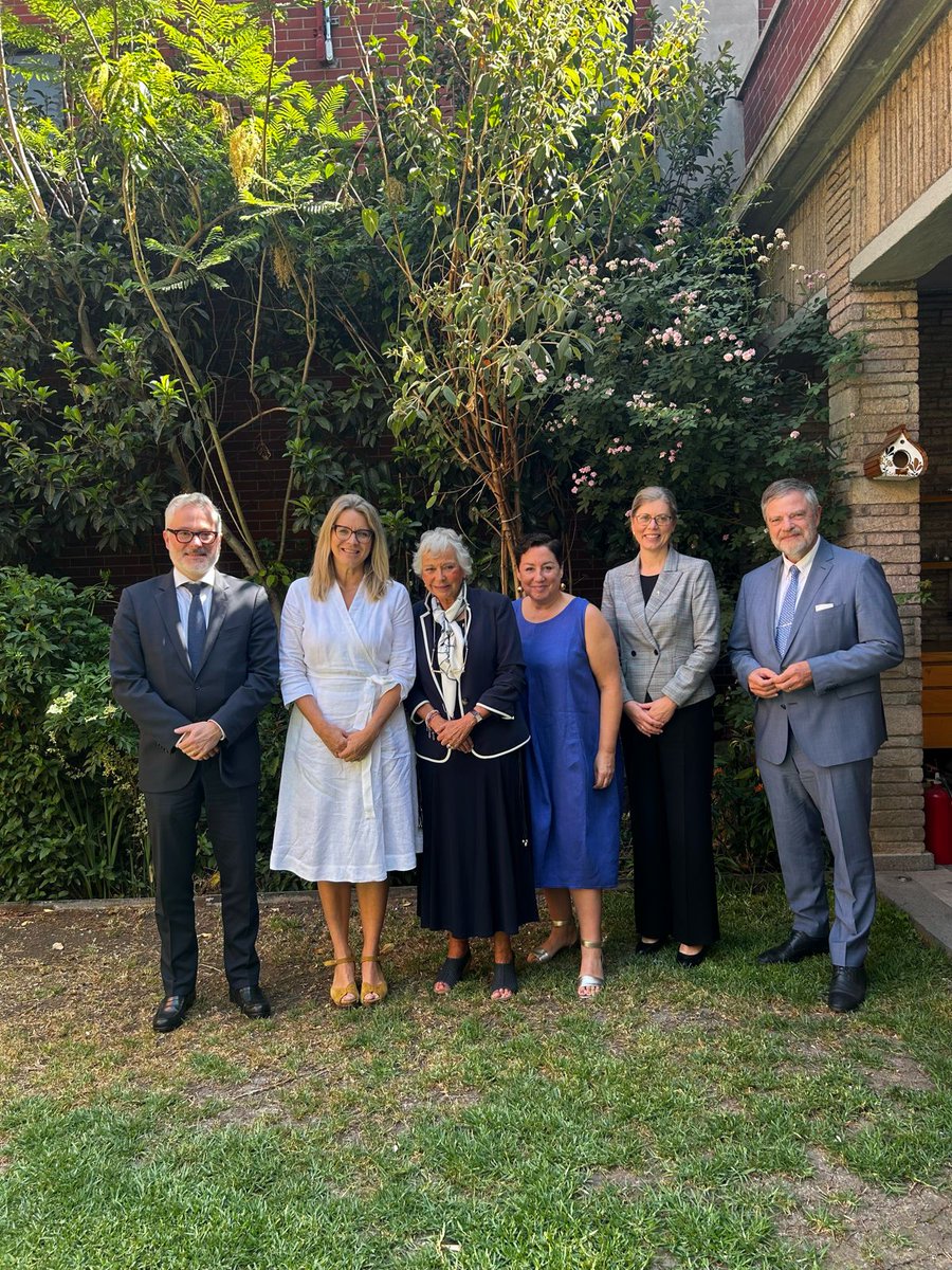 Magnífico encuentro con las y los Embajadores de <a href="/NoruegaMexCA/">Noruega en MX y CA</a> <a href="/AlemaniaMexi/">Embajada Alemana en México</a> <a href="/CH_Mexico/">Embajada de Suiza en México</a> <a href="/AusEmbMex/">Rachel Moseley</a> <a href="/EmbaChileMX/">Embajada de Chile en México</a>. Intercambiamos experiencias en torno al cuidado, compartimos las propuestas del Sistema Nacional de Cuidados para 🇲🇽. Gracias Emb. Imerslund por la cálida anfitrionía