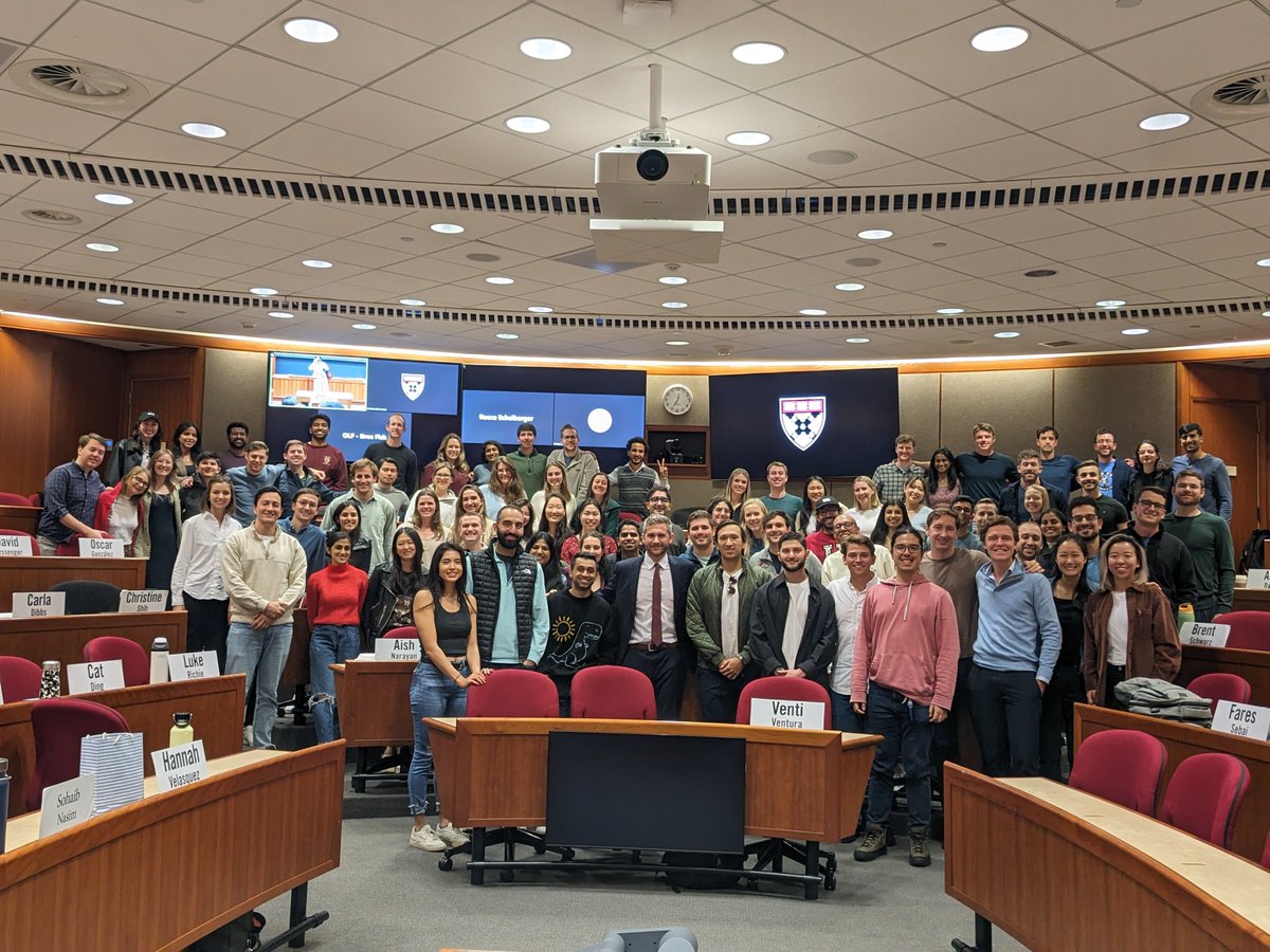 Bittersweet feelings after wrapping up my course IMaGE (Institutions, Macroeconomics, and the Global Economy) at @HarvardHBS. Thanks to all students in both sections for an amazing semester!