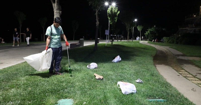Bayram tatili boyunca İstanbul’un yeşil alanlarından 1.170 ton çöp toplandı. En fazla çöp toplanan bölge olan Bakırköy sahil hattını, Yenikapı ve Haliç bölgeleri takip etti. Anadolu Yakası’nda ise en fazla çöp Kadıköy bölgesinden toplandı.