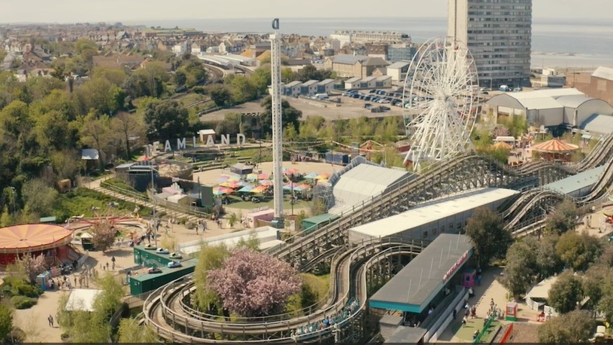 Hump Day's done! Let's plan for the weekend 🎉 We're open Saturday and Sunday with rides, amusements, slap up street food and a free family film on the big screen, both days - we'll see you soon! 🎢 🎠 🎡 Plan good times👉 bit.ly/439AxZt