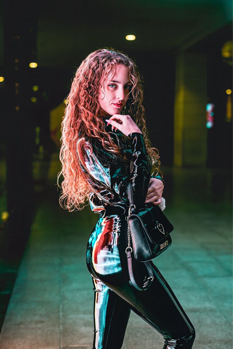 destroyingpics's tweet photo. Model: @albaperezdelgado
Outfit: @libidex
#tfcd #latexfashion #neonlights #cyberpunk #latex #neon #latexgirl #mood #style #latexclothing #alternativefashion #neonart #cyberpunkaesthetic #latexmodel #neonphotography #latexstyle #LatexOutfit #ShinyFashion #LatexDress #GlossyStyle https://t.co/uWAyww1G78