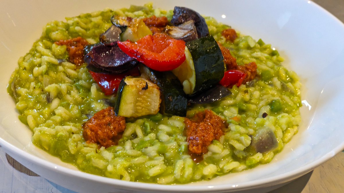 Back to cooking after two weeks holiday, pea risotto, roast vegetables & @SumaWholefoods red pesto #Vegan #Veganfoodshare #Crueltyfree #Itseasy2bvegan #HappyFood #Colourful #Nutritious😋😍😊👌🌱🌻