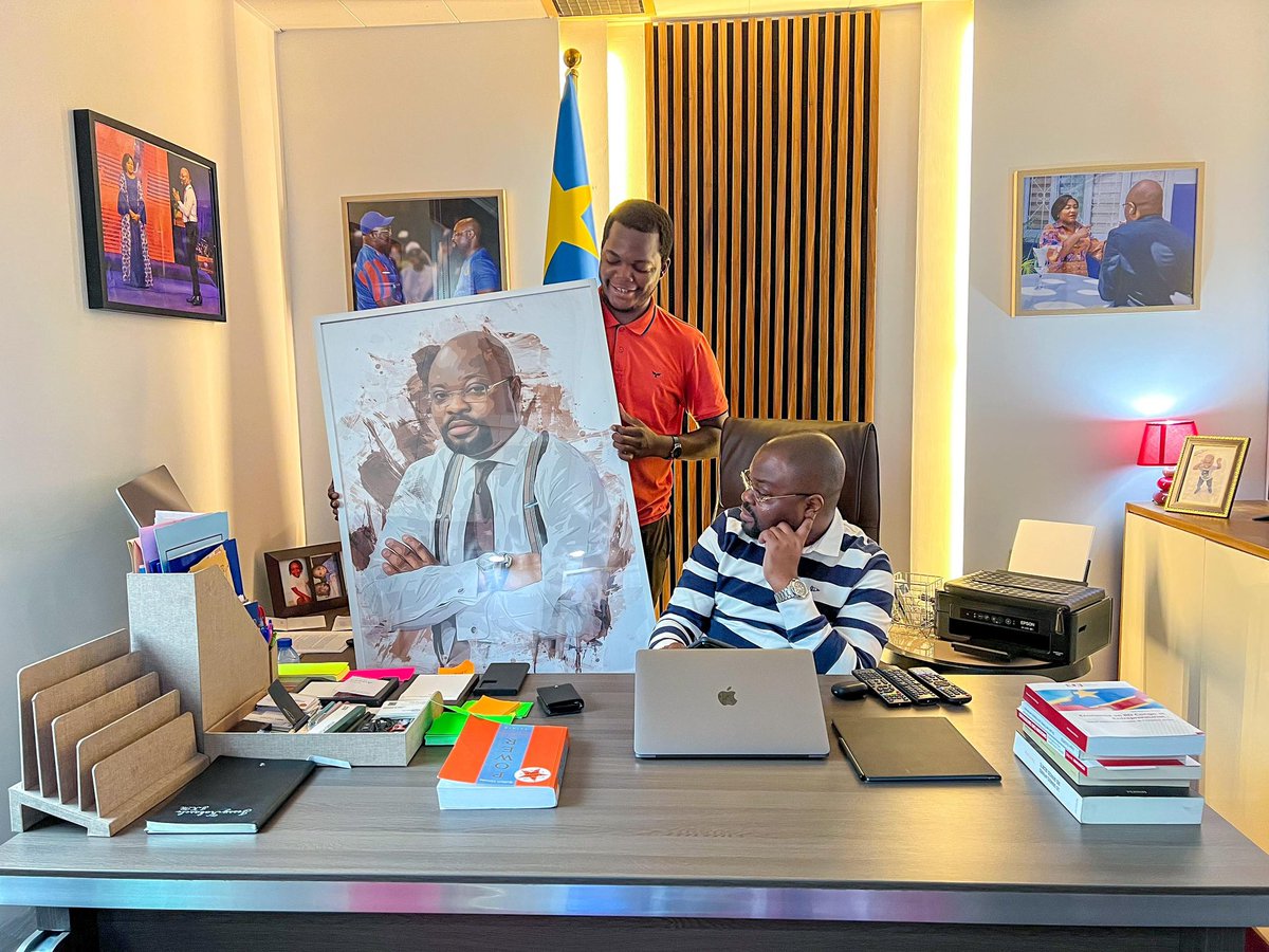 jessy_kabasele's tweet photo. C’est le meilleur cadeau d’anniversaire. Merci @AdoJefferson . Je suis fier de toi,  tu m’impressionnes car chque jour tu me challenge , mais la, c’est au delà de mes attentes. La #RDC à la chance d’avoir cette jeunesse. Je vs le recommande, il est professionnel. Vise Tjrs la lune. La peinture Numérique, c’est lui #RendezVousAuSommet