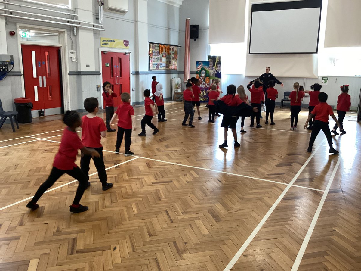 knightontmet's tweet photo. #Macaulayclass have had a great PE session learning a dance routine with Miss Perry #perseverance#enthusiasm ๐ https://t.co/vhyIo52ekA