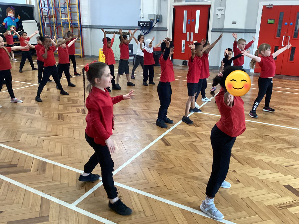 knightontmet's tweet photo. #Macaulayclass have had a great PE session learning a dance routine with Miss Perry #perseverance#enthusiasm ๐ https://t.co/vhyIo52ekA