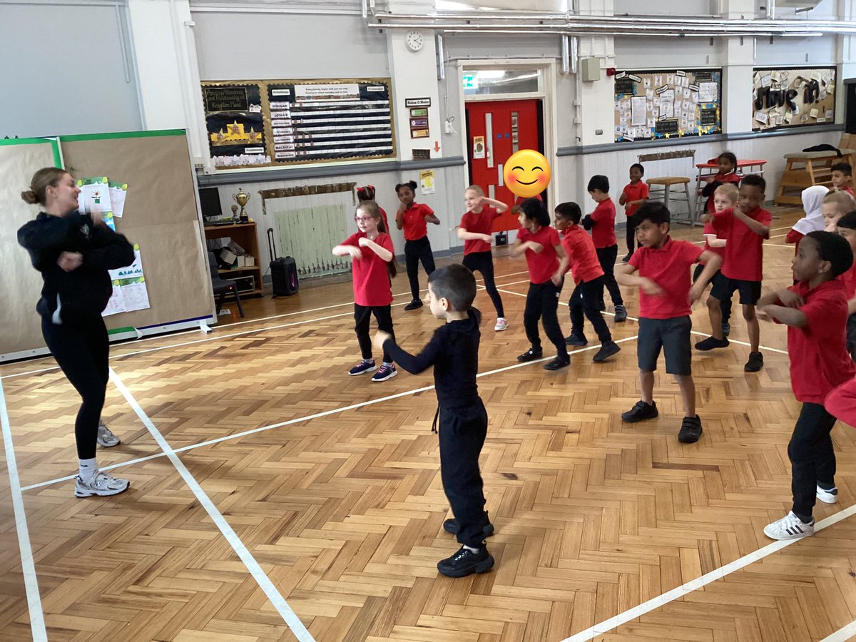 knightontmet's tweet photo. #Macaulayclass have had a great PE session learning a dance routine with Miss Perry #perseverance#enthusiasm ๐ https://t.co/vhyIo52ekA