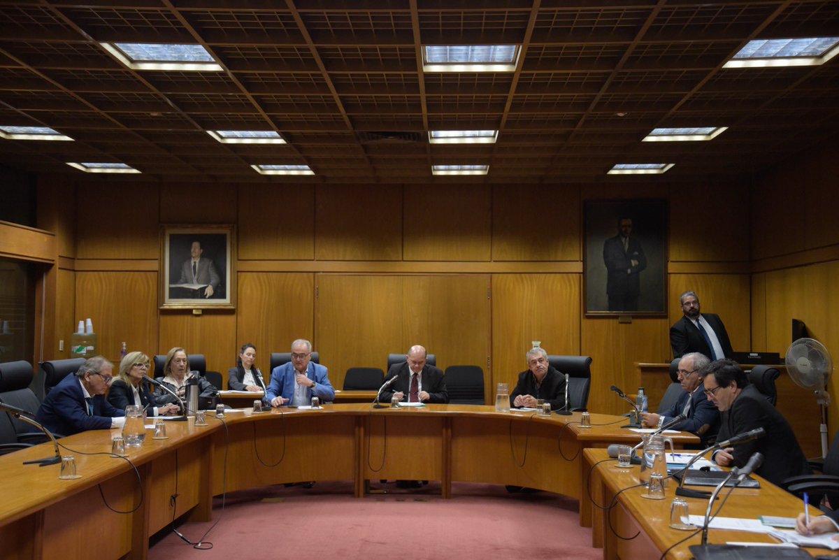 CarmenTort3000's tweet photo. Agradecida por la confianza de los compañeros Diputados y en especial a los de mi partido al designarme Pte de la Comisión de Frontera con Brasil Será sin dudas un desafío y una oportunidad presidir ésta Comisión que tanto aún tiene que hacer por nuestros departamentos fronterizos Nuestros ojos ven más cerca hacia el Norte que la insoslayable distancia al sur Aspiramos a que podamos colaborar con nuestro gobierno siendo parte de la articulación de políticas de Estado en materia fronteriza Nos acompaña en la Vicepresidencia el coterráneo Dip @AlfredoFratti y como siempre en equipo con el Senador @sergiobotana gran luchador por todas las cuestiones fronterizas