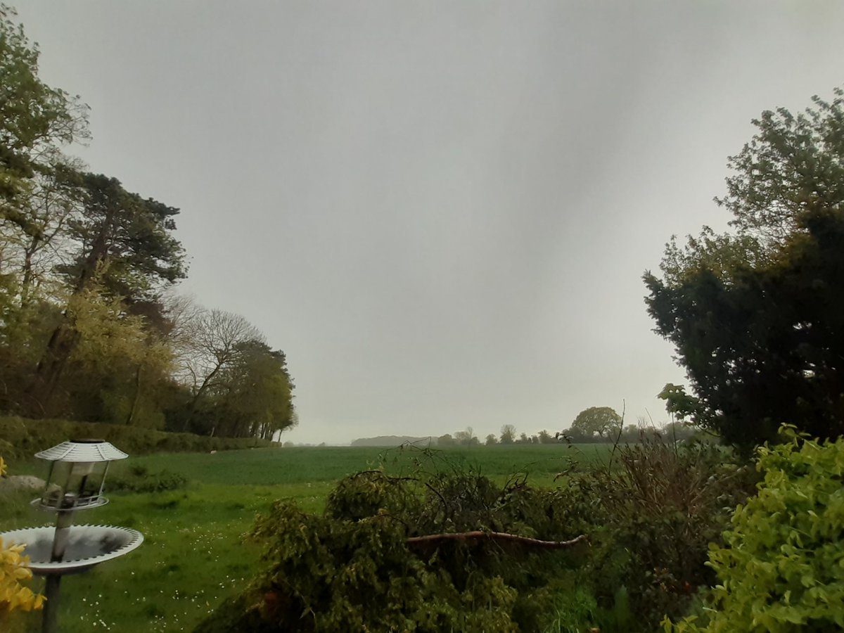 pureblood1964's tweet photo. @robster12065612 And hey presto 1.5 hrs later Hail sleet rain high winds ##climatescsm #cloudseeding https://t.co/FqMLDnuwWQ