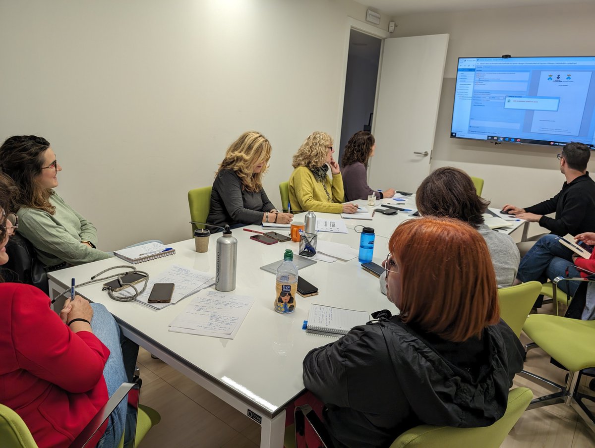 municipidigital's tweet photo. 📢 Avui hi ha hagut sessió de formació en gestor d'expedients 📂! @VilaAragones ha dut la caravana 🚐 #SeTDIBA a #Promunsa, de @santjustcat, que avança cap a la #TransformacióDigital 🚀 #SectorPúblicLocal https://t.co/FG7R9NJjSM