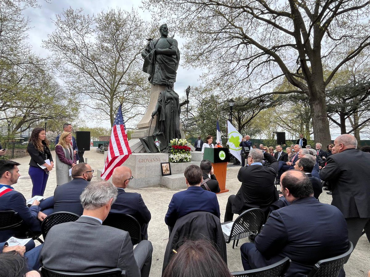 Le Havre, New York et Angoulême, rassemblées au cœur de Battery Park (New York), au pied de la statue de Giovanni da Verrazzano pour célébrer ensemble le 500e anniversaire de la découverte de la baie de New York le 17 avril 1524, par ce grand explorateur parti du Havre.