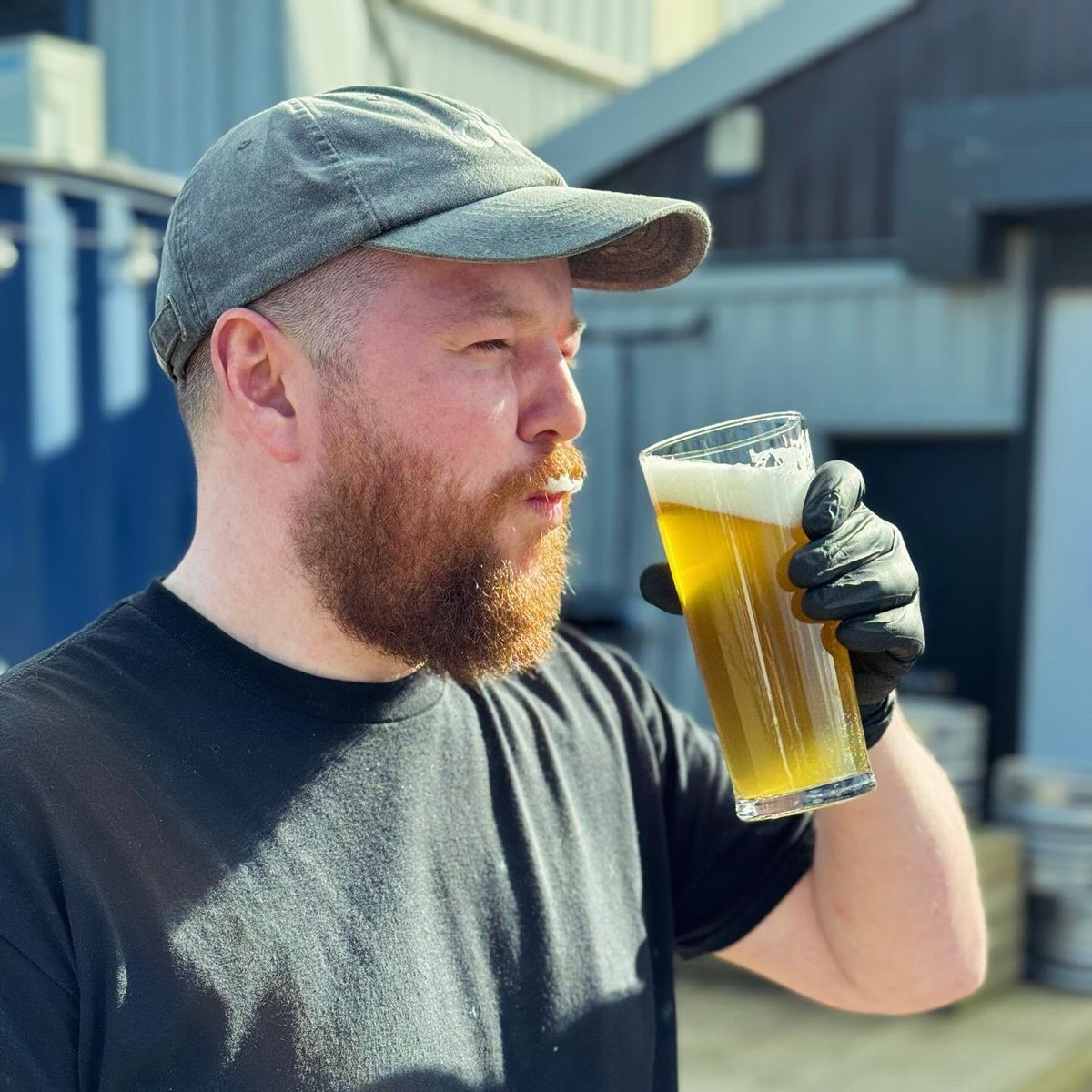 Dave our OG employee releases a brand spanking new recipe, BERBERIS 4.5% CRISP PALE hopped w/ Simcoe + Citra. Clean and refined. Pulpy stone fruits, citrus and pine with a balancing resinous bitterness. Well in Davey boy 👏 #PROUD FRESH POURS FRI 4-9 // SAT 1-9 @glasshousetap