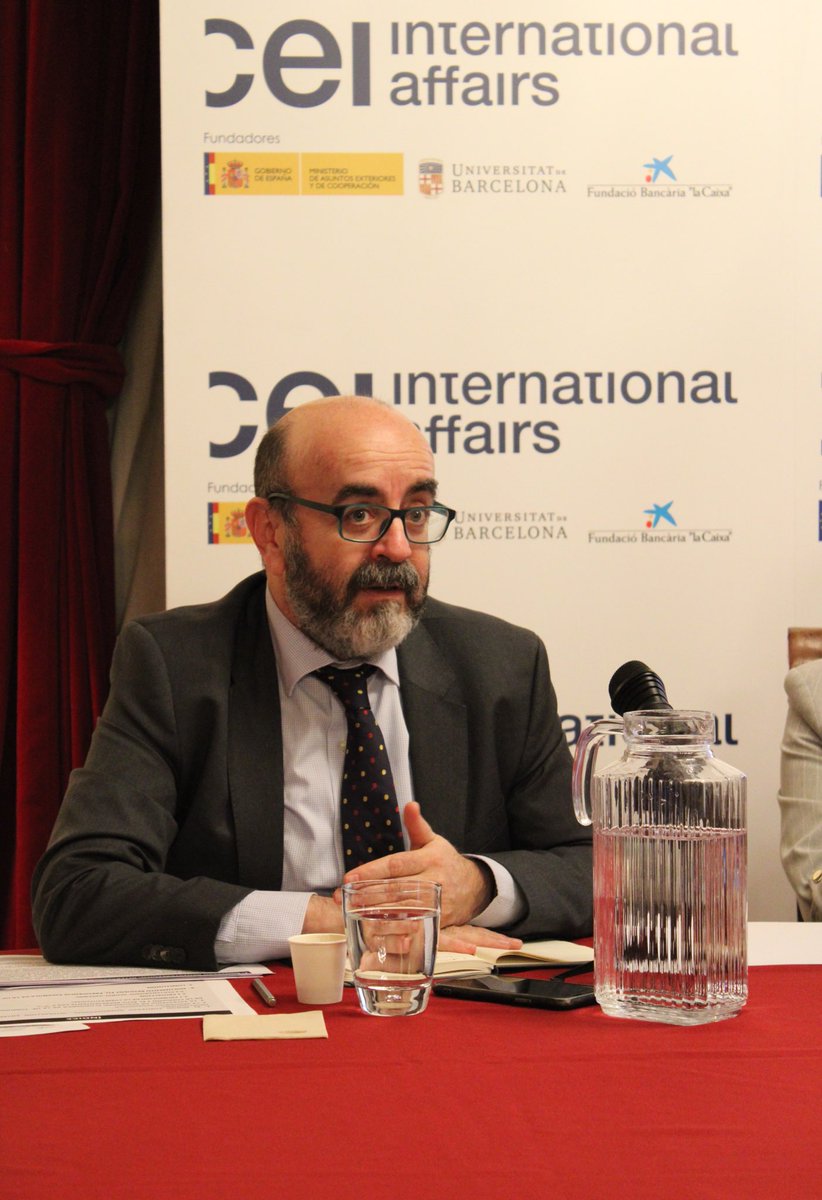 🗣️Luis Mateos, subdirector de diplomacia económica, @MAECgob: 'Debemos fomentar y promover los sectores claves en los que España quiere ser activo'. “Estamos intentando abordar una triple transición: de hábito climático, digital y socioeconómica”.