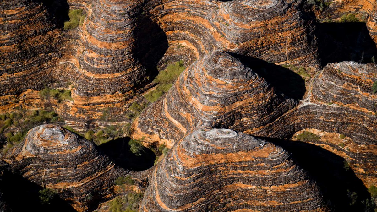 Formas asombrosas que parecen esculpidas por la mano del hombre, pero en las que solo participa la erosión natural. Hoy en #PatrimonioEnlazado conocemos 10 CAPRICHOS GEOLÓGICOS viajando por China, Turquía, Australia, Argentina…