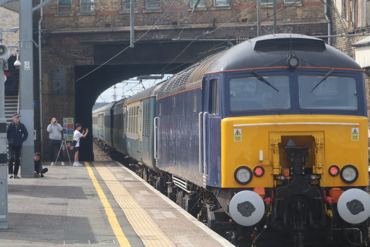 TransportDarik's tweet image. An incredible and majestic sight to see at Southall Station last sunday was D1015 'Western Champion' and Class 57 (57 303) running a special railtour towards to Birmingham New Street. #class52 #class57 #southall #uk #london #railways #trains #trainspotting #railway