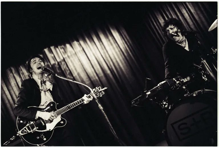 Live Review: @shovelsandrope warmed souls with a potent sold-out show @RamsHeadOnStage on April 10. parklifedc.com/2024/04/17/liv…