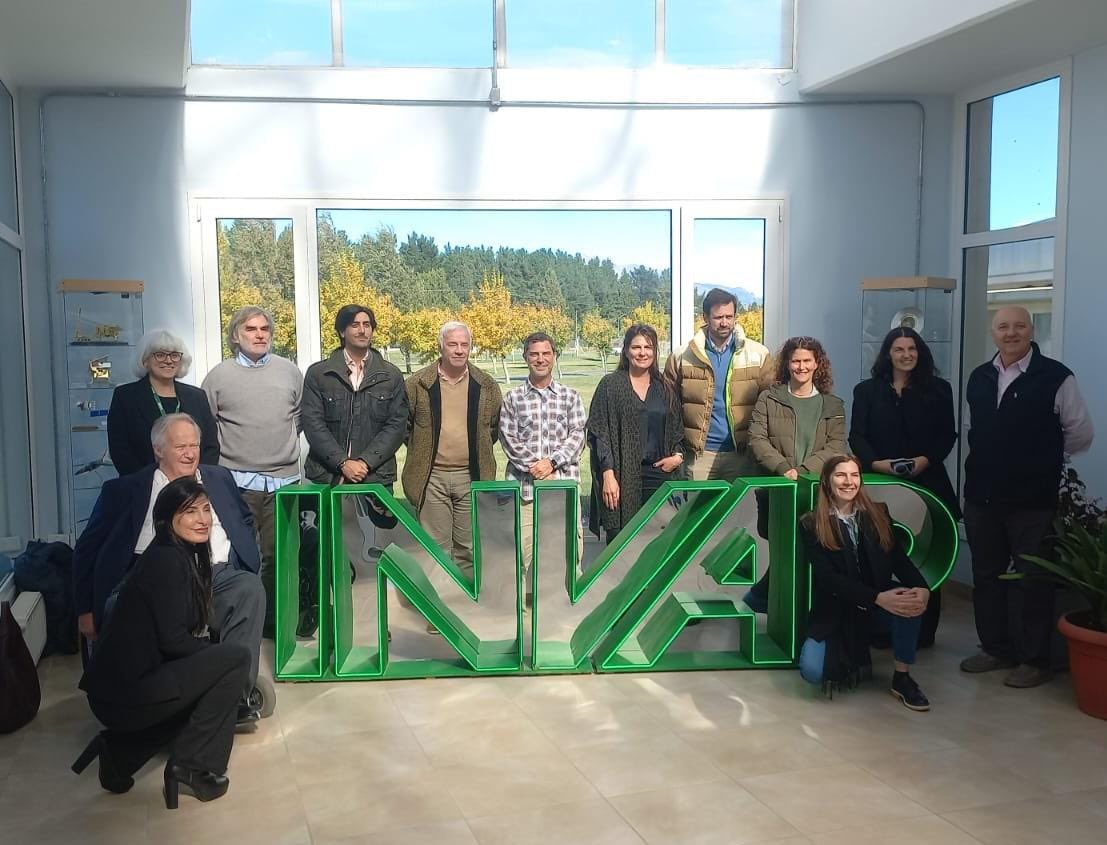 andresmalamud's tweet photo. Tremenda visita al @invapargentina: reactores nucleares, radares y satélites de Argentina para el mundo. https://t.co/ofk7Cj8SwF