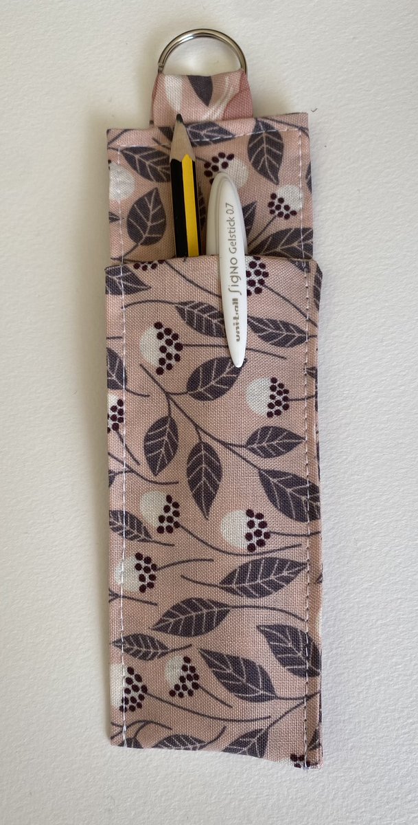 Perfect crafting pouch to attach to your lanyard in college or school. £5 each which incs uk p&p. 
#firsttmaster #womaninbiz #Wednesdayfeeling #UNI #school #teachertwitter