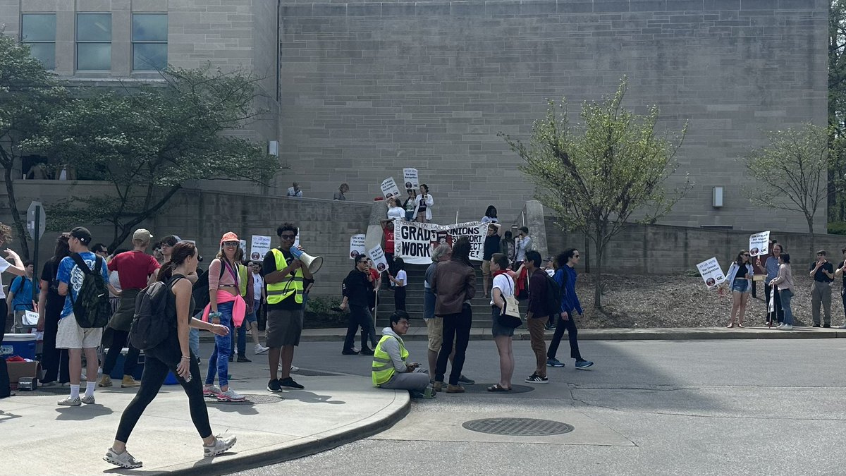 HAPPENING NOW: IU Grad Workers are on strike outside Ballantine Hall after 92% of the coalition voted to strike earlier this week. The strike will last until Friday. Workers on the picket line are urging students not to attend classes in solidarity @iustvnews