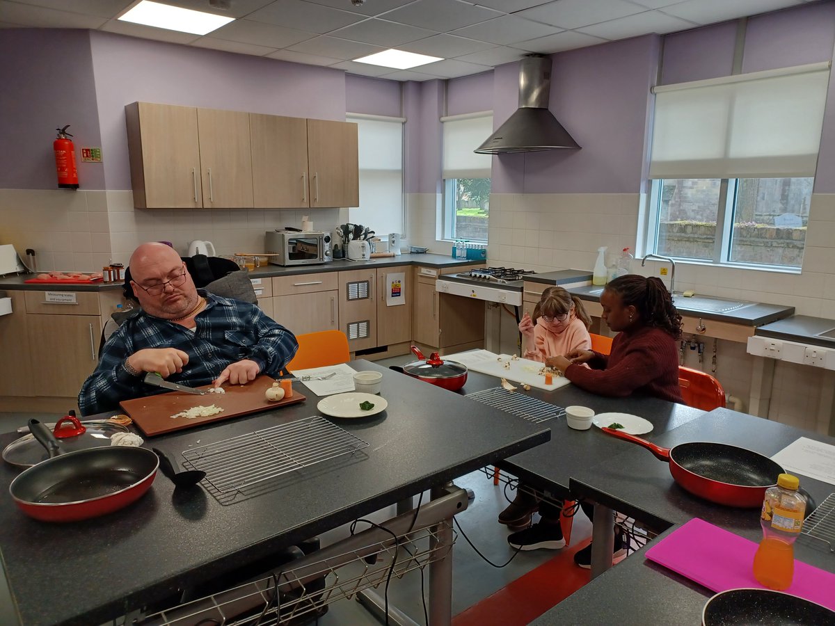 Papworth_Trust's tweet image. Check out this mouth-watering, healthy Chicken Curry whipped up by the talented customers at Huntingdon Day Opportunities! Absolutely delicious! 🍲👌 #CookingSkills #HealthyEating