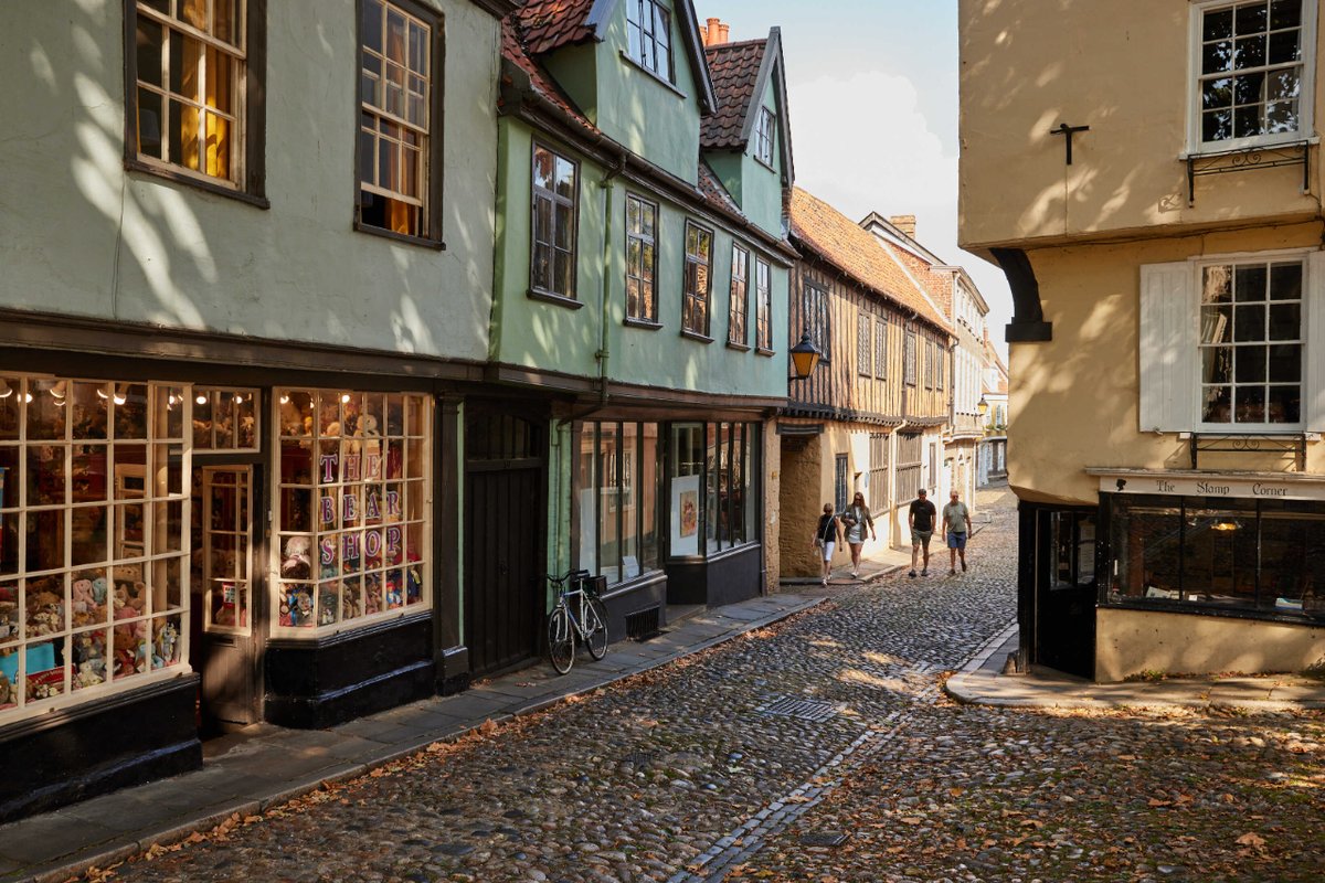 Take a day trip to Norwich and explore the #CityOfStories, from our award-winning market, and medieval streets to our beautiful riverside 🛍🛶📍:  visitnorwich.co.uk/article/24-hou… #VisitNorwich #Norwich #Norfolk #CityBreak