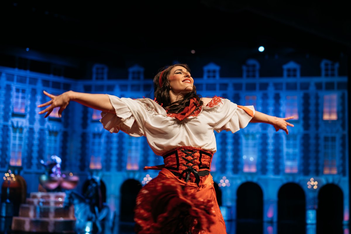 You wake up as Sérafina...
What's the first thing you do? 🪭

©Boussole Magique​
#PuyduFou #PuyduFou2024 #MousquetairedeRichelieu