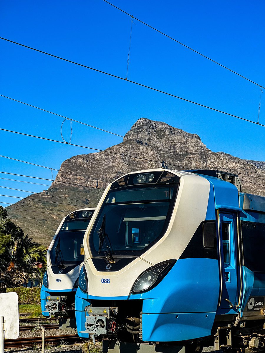 MetrorailWC's tweet photo. Good evening! The #AfternoonPeak #TrainReport team is signing off. We’ll be back online tomorrow morning assisting you with your early morning commute from 05:30 - 10:00. https://t.co/n48tZ2t2JU