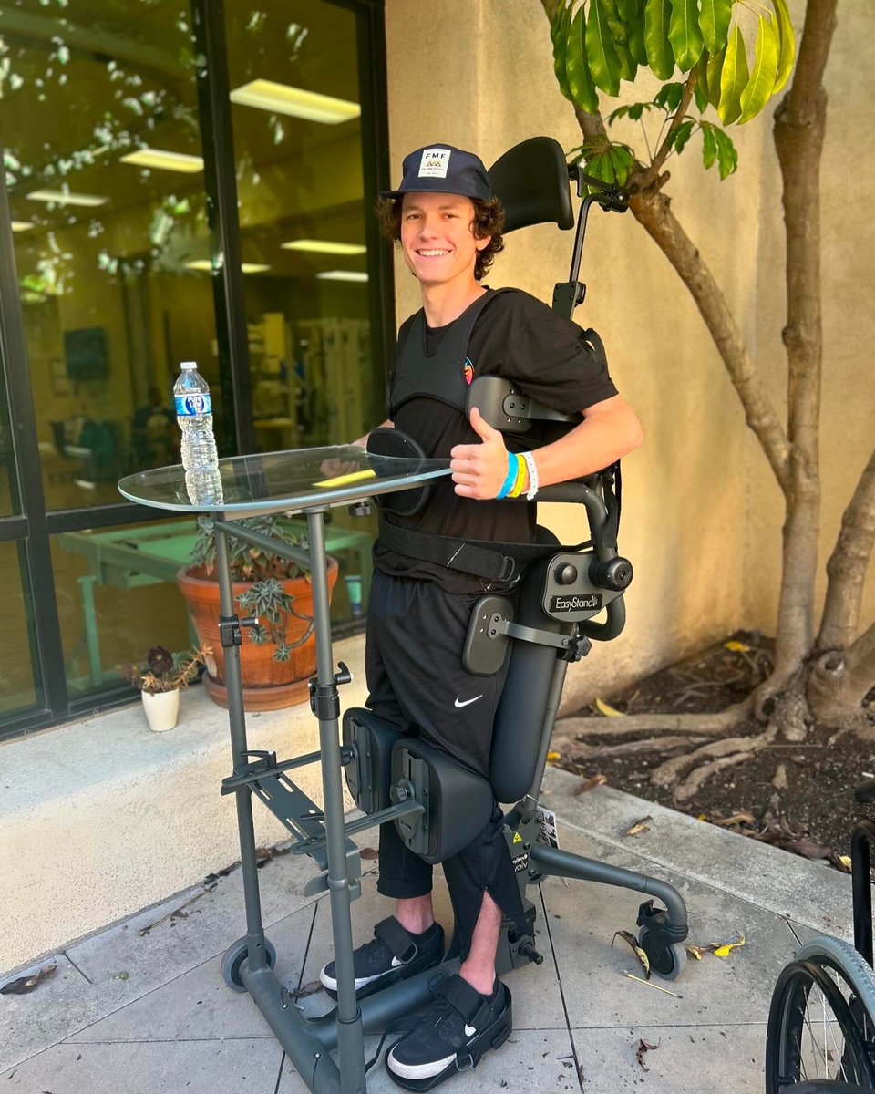 ZappaOMatic's tweet photo. #NHHA: Clayton Roberts: "It's been a week and a half since I started rehab, and we're really putting in the work to make strides forward. My upper body injuries are on the mend, and I'm starting to feel some strength returning to my shoulders and arms." https://t.co/3L1Q4OguYS