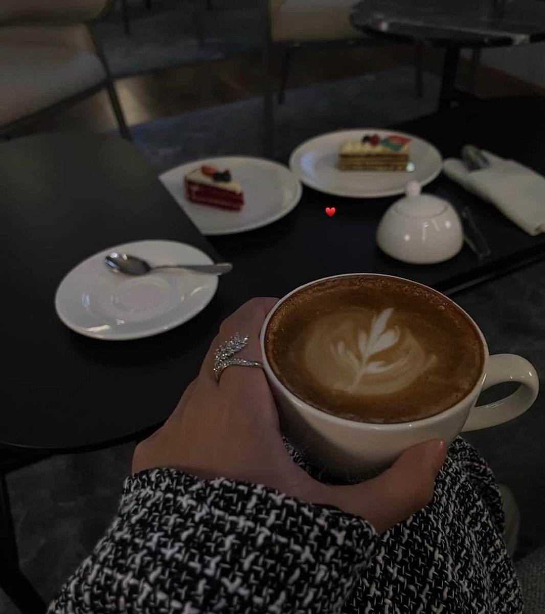 من يحبك يرى فيك جمال لا تراه
  انت في نفسك ....

#ثم

واعلم أن الحب ليس بأن يكون المحبوب  بلا عيوب وإنما الحب أن يظل المحبوب برغم عيوبه محبوب

مسا مسا علي الناس الحلوة 😊
انا جيت 🙆‍♀️