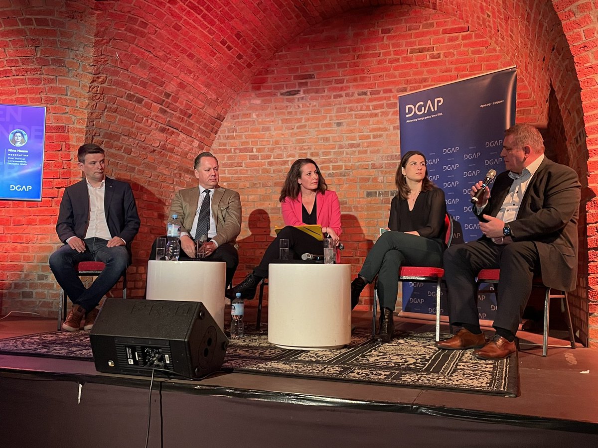 Superb conversation between the panellists in #Magdeburg on the real hard choices that face #Germany and the need for clear priorities to be set - which shows the need for strategy to ensure both our security & prosperity via smart investment. #ActionGroup #Zeitenwende