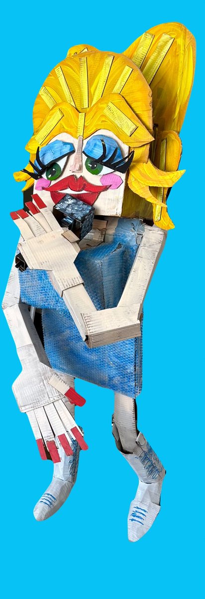 hbspellmeyer's tweet photo. My sister dropped voxels IRL. Dolly's always been 7 feet tall in my mind. https://t.co/PpWJYTdEFc https://t.co/hCQH1PQtfG