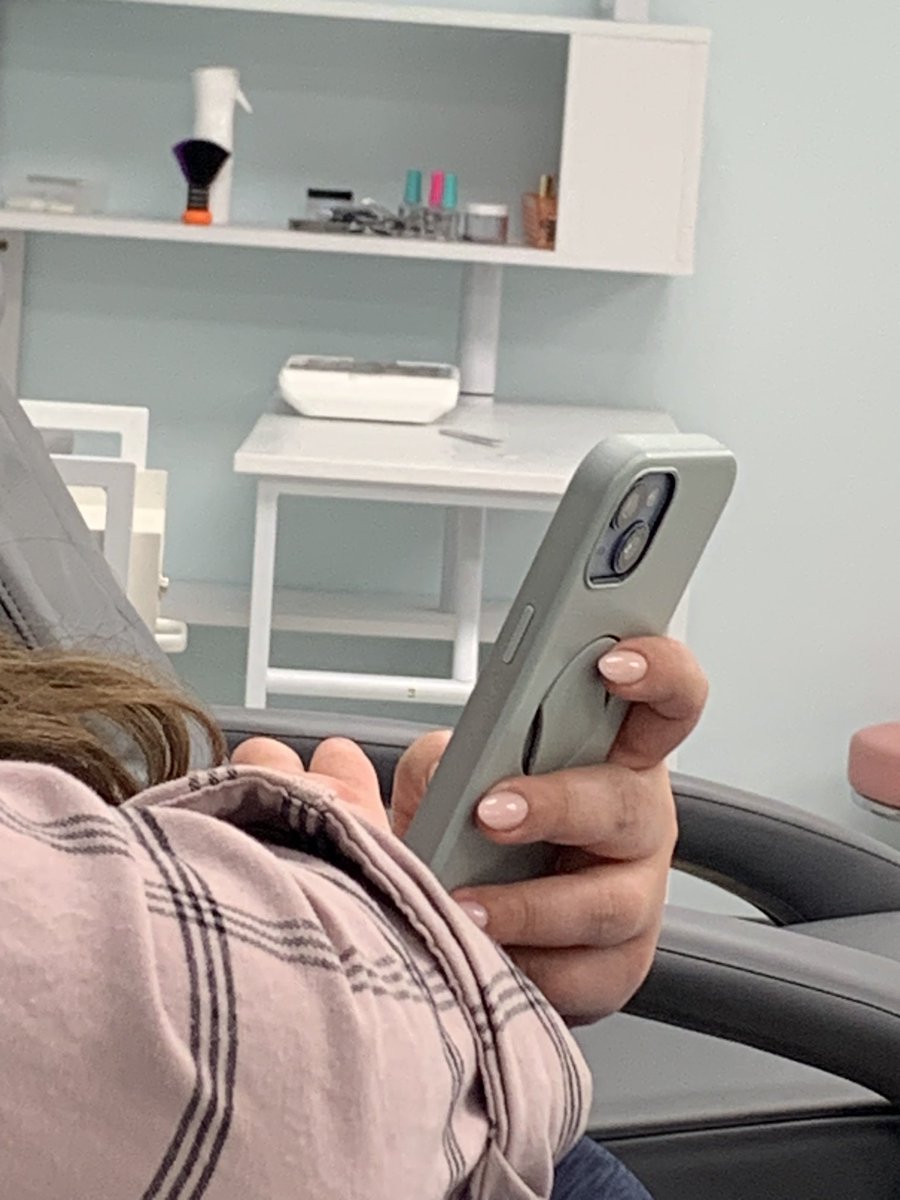 erin_foley's tweet photo. @kell_nico gets nails and the judgement starts SURGING https://t.co/EnFmjOWeK7