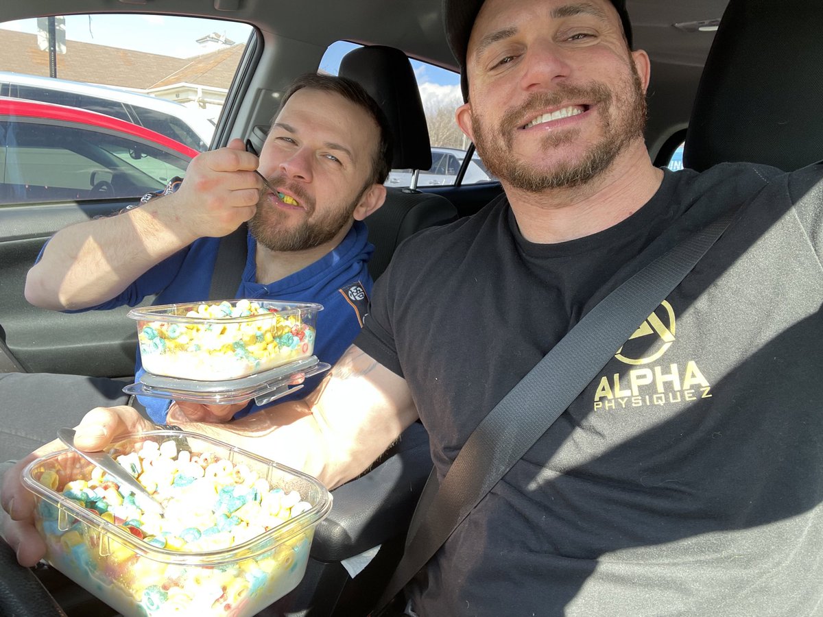 A little late, but Happy Birthday to one of the few guys I’ll share my cereal with @Elementor5x5 (Peeps cereal, for reference)