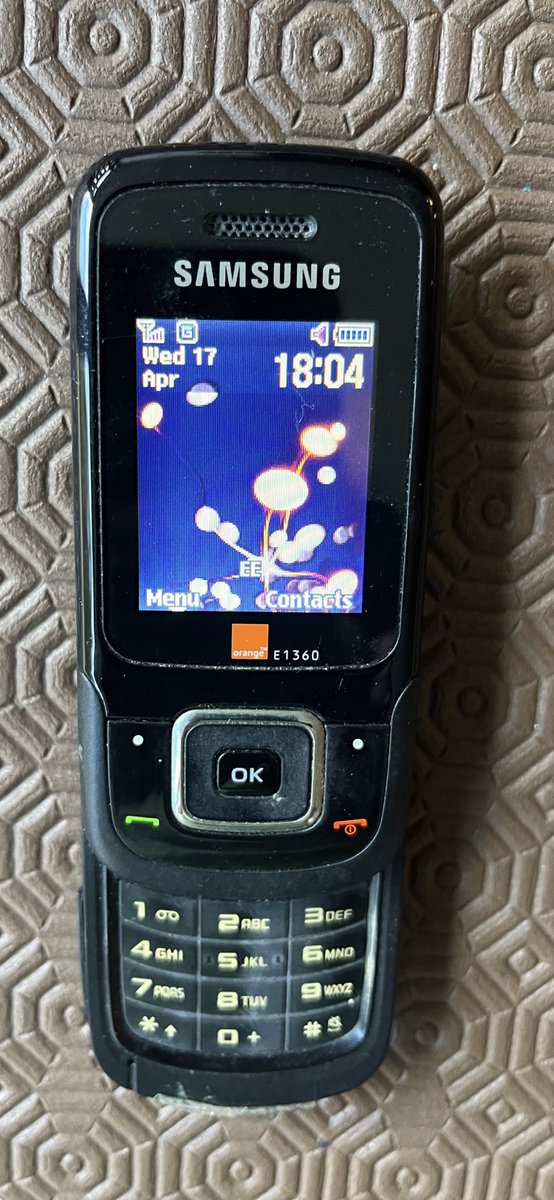 bazza1848's tweet photo. @currys My trusty Samsung E1360 which still works #CurrysMotorola https://t.co/Ze1BwiMWkb