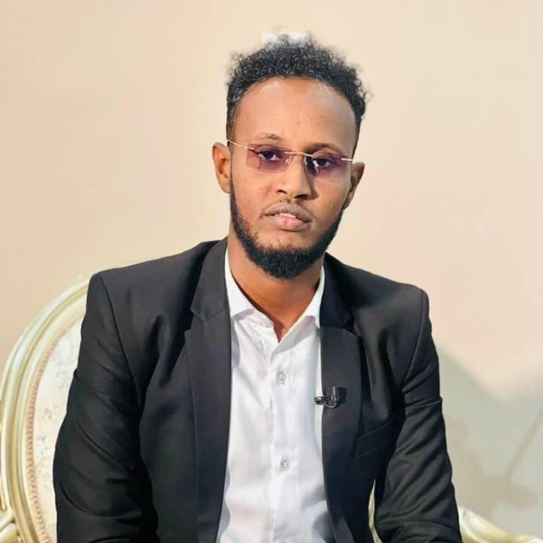 #Somalia : summoned and questioned about his sources for reporting on allegations of torture within the National Intelligence and Security Agency yesterday, Hussein Abdulle Mohamed was released after 1 day in detention. RSF condemns this unacceptable form of intimidation.