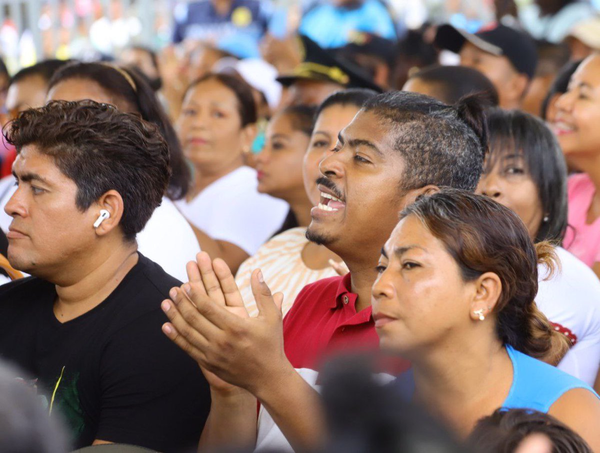 El trabajo del #BloqueDeSeguridad, en Esmeraldas, se ve reflejado en mayor seguridad para la provincia, pero también en un bienestar para nuestro país.
#ElNuevoEcuador está fortalecido frente a la delincuencia y el crimen organizado.