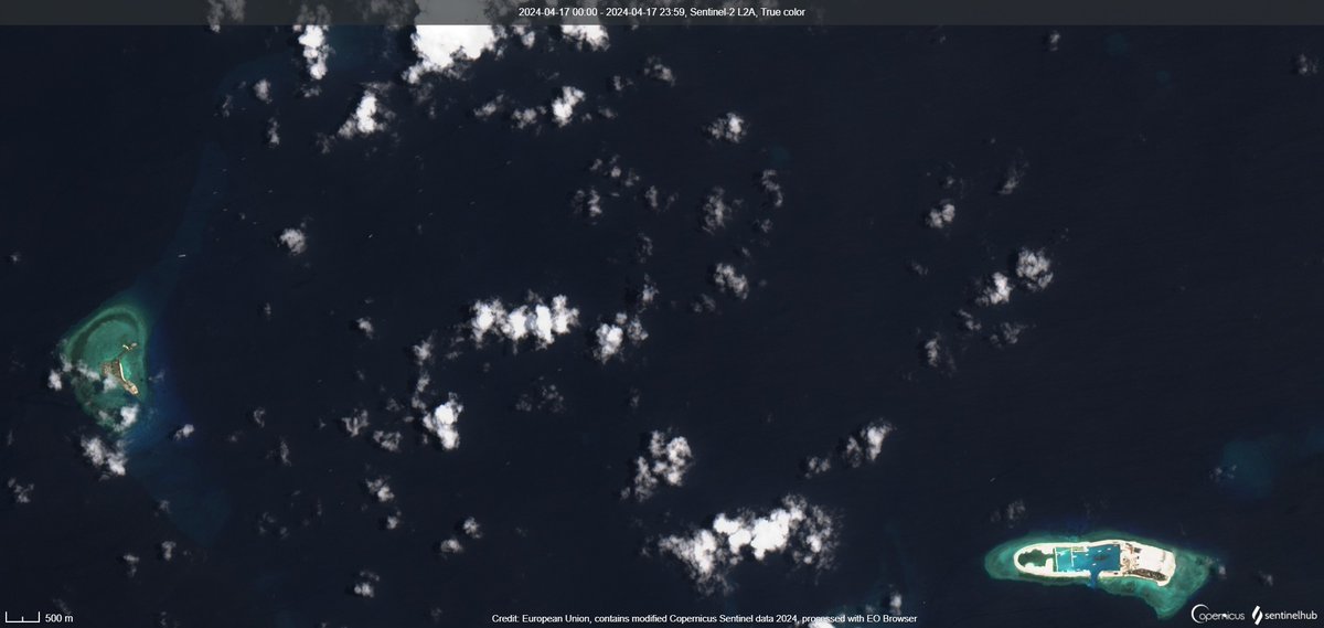 #Sentinel2 🛰️📷17 APR 2024 🇨🇳 artificial island base, Gaven Reefs Many likely 🇨🇳 vessels⚓️ nearby 🇻🇳Namyit Island just 13km to east, land reclamation continues. Check @AsiaMTI for more info @GregPoling @d_viekass @jaytaryela @OfficialBen_L