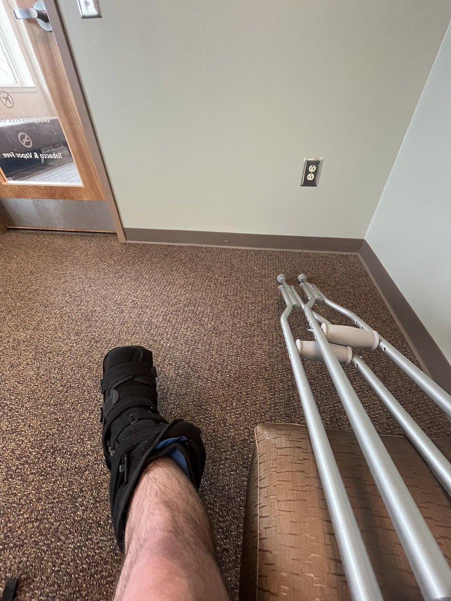 Alexander_J_Kaz's tweet image. +13 days post op, back in the boot. Rehab starts in earnest. #speedbridge #achilles #physicalrehab