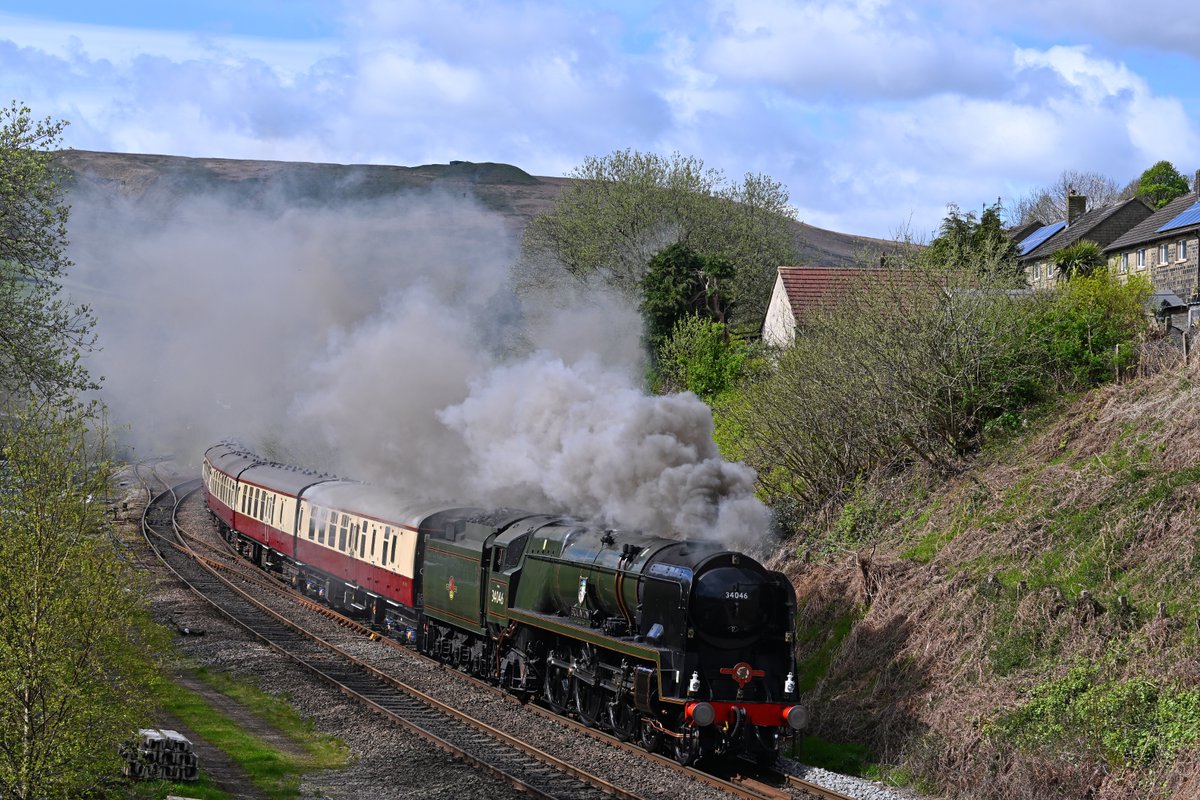 'The White Rose' hauled by 'Braunton' no.34046 steams through Marsden, Colne Valley, West Yorkshire on it's way to York - 17th April 2024. @SaphosTrains @Hudsonweather #UKSteam #classicsteam #steamloco #railway #photography #Nikon #Z9 #WestYorkshire #whiterose #springweather