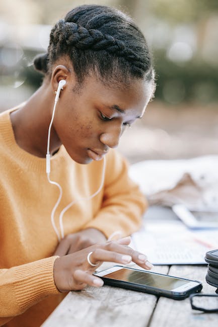 The Best Mental Health Podcasts for to Listen to Any Time | via @BetterUp ow.ly/XYc850OF43Z “Check out our picks of the best mental health podcasts, and find out how to choose the best one.” #Trauma #MentalHealth #Podcasts