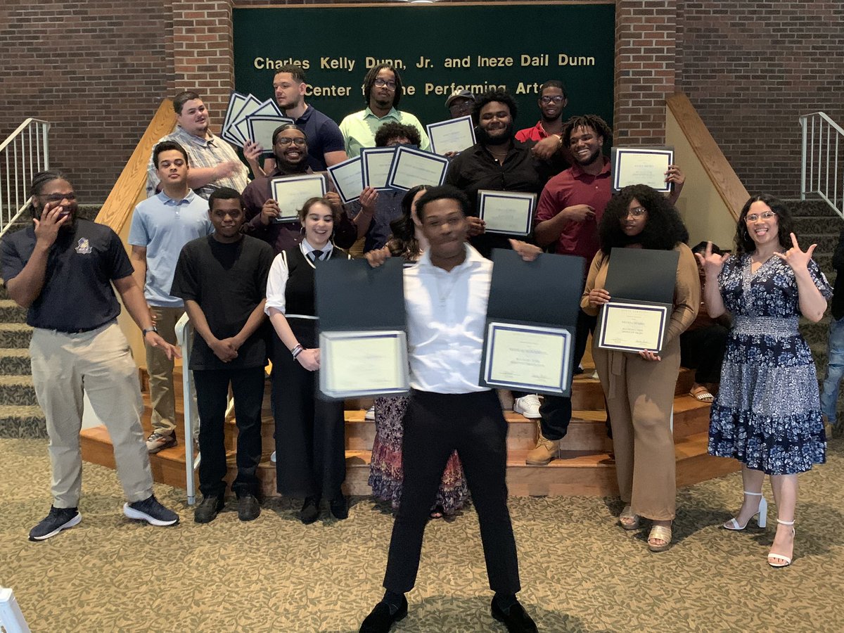 BishopEsports's tweet photo. Itโs an award in itself when students support one another. The BGA players/members have truly made an impact in the #bishop AND #esports community academically and professionally. Well done, TEAM!!
-
Together
Everyone
Achieves
More
-
#BGA #NCWU #bishopesports https://t.co/oHCw5E2nHS