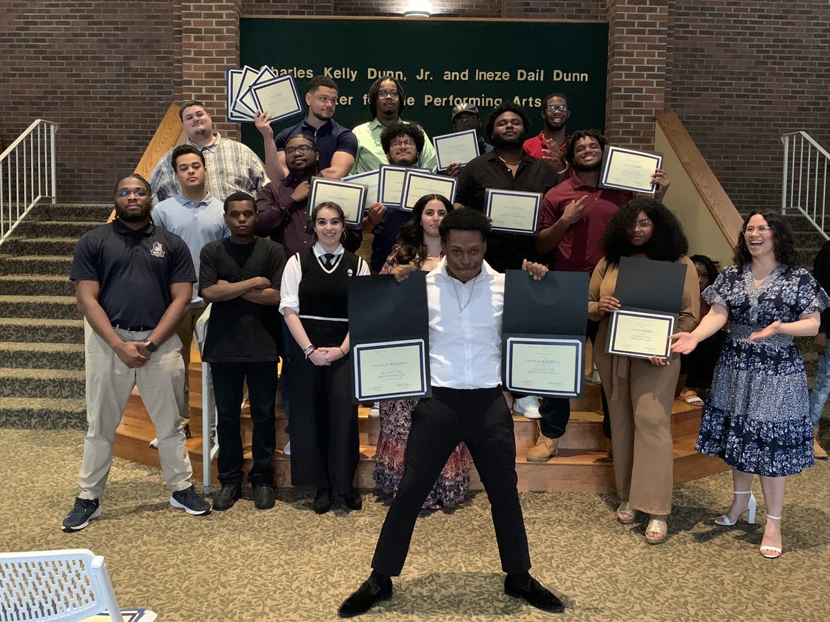 BishopEsports's tweet photo. Itโs an award in itself when students support one another. The BGA players/members have truly made an impact in the #bishop AND #esports community academically and professionally. Well done, TEAM!!
-
Together
Everyone
Achieves
More
-
#BGA #NCWU #bishopesports https://t.co/oHCw5E2nHS