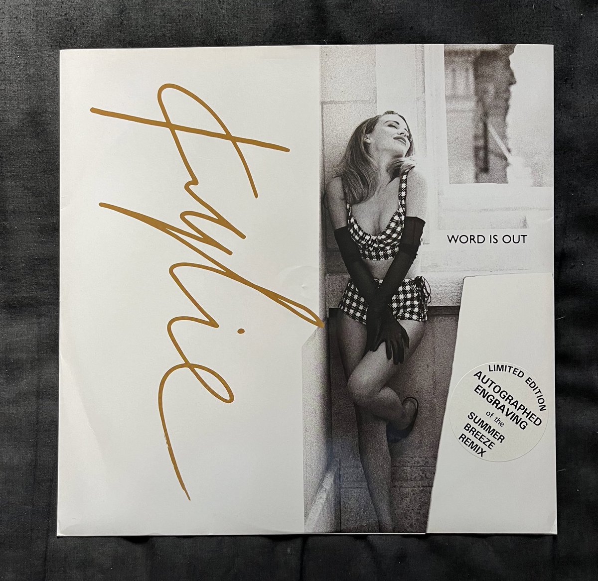 MichaelYoga79's tweet photo. Today’s delivery: Word Is Out summer breeze mix on single sided 12” vinyl with autographed etching in the back. @kylieminogue #kylieminogue #wordisout https://t.co/R4Dkf7oKWI