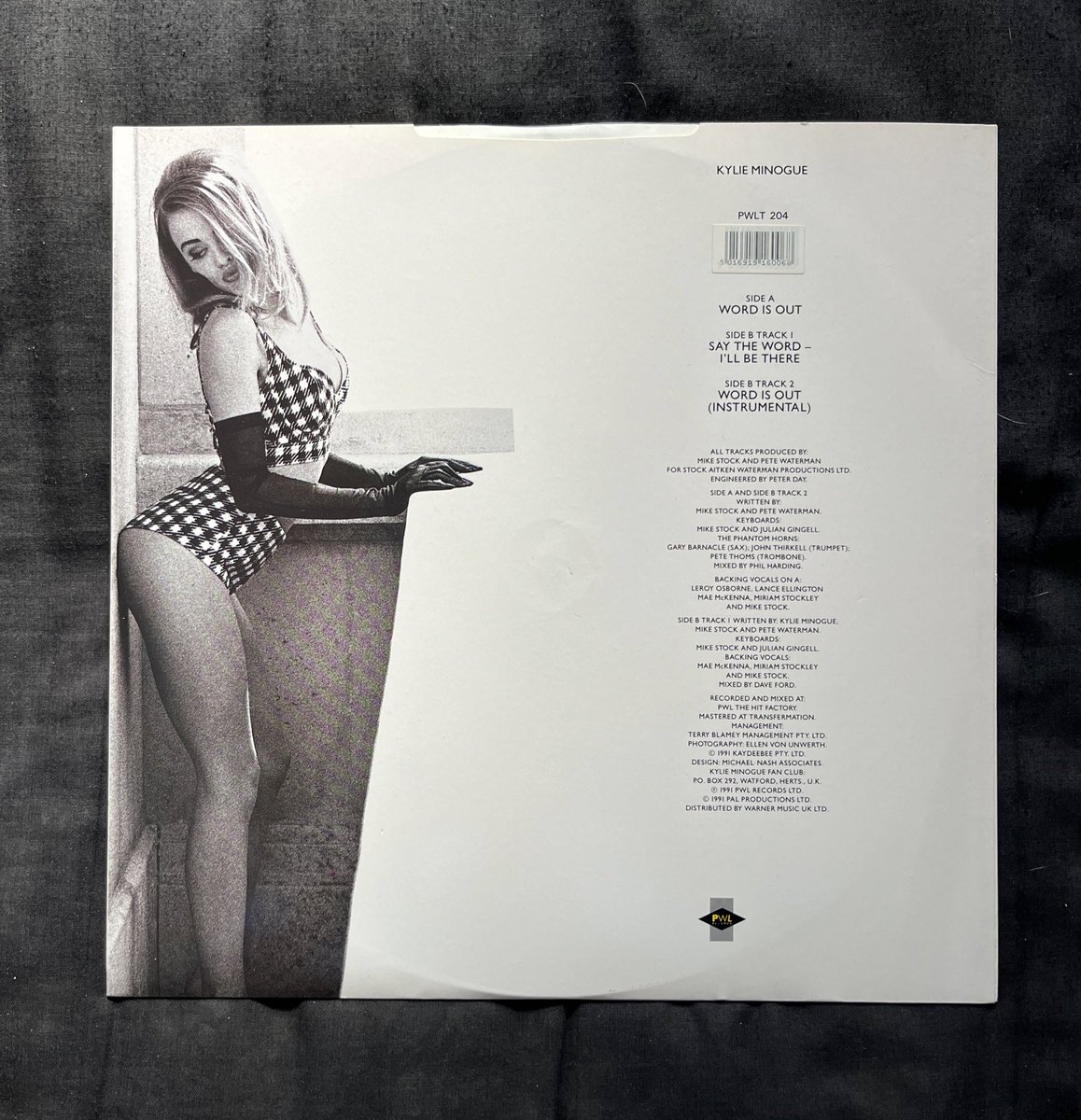 MichaelYoga79's tweet photo. Today’s delivery: Word Is Out summer breeze mix on single sided 12” vinyl with autographed etching in the back. @kylieminogue #kylieminogue #wordisout https://t.co/R4Dkf7oKWI