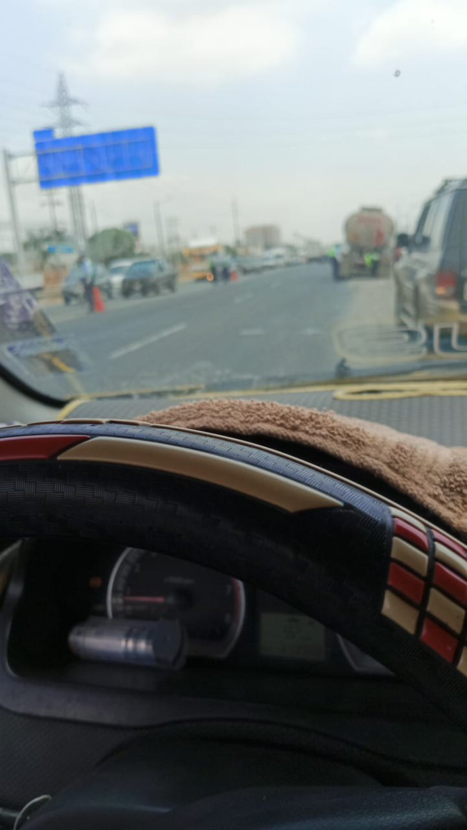 #ULTIMAHORA Sres.<a href="/ATMGuayaquil/">ATM Guayaquil</a> <a href="/aquilesalvarez/">Aquiles Alvarez Henriques</a> <a href="/ATM_Transito/">ATM TRÁNSITO</a> dejen de hacer operativos q lo único q les beneficia es el bolsillo a ustedes llenando canchones y poniendo multas,por favor manden agentes a los semáforos dañados al centro, urdesa y otras calles! No hagan más tráfico