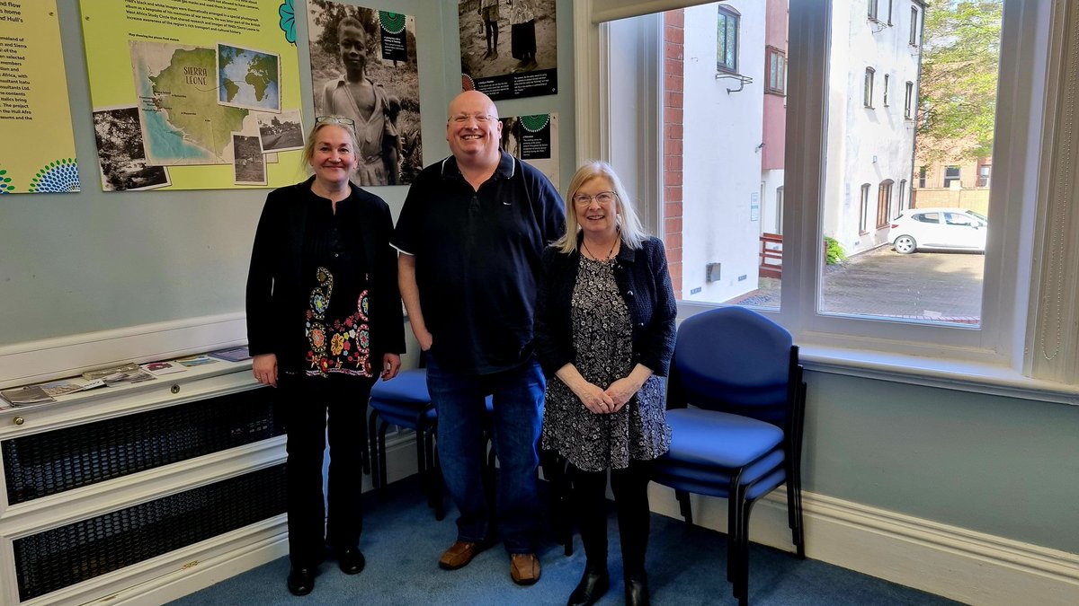 Lovely to welcome @rblackmanwoods and Natascha Engel from Palace Yard today. They talked with @drnicholasevans and @DrJSpicksley about the work of the institute. They also explored the Homelands exhibition co-produced with @AfroHull and @Hull_Museums. #KE